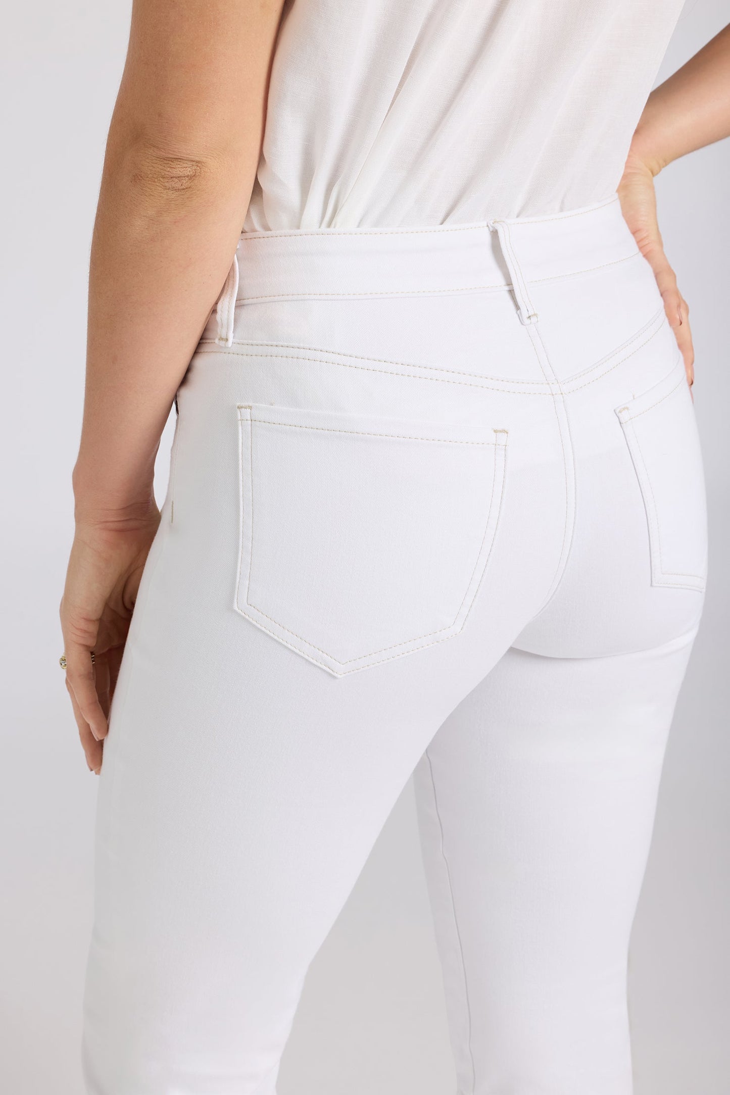Marilyn Straight Jeans In Petite - Optic White