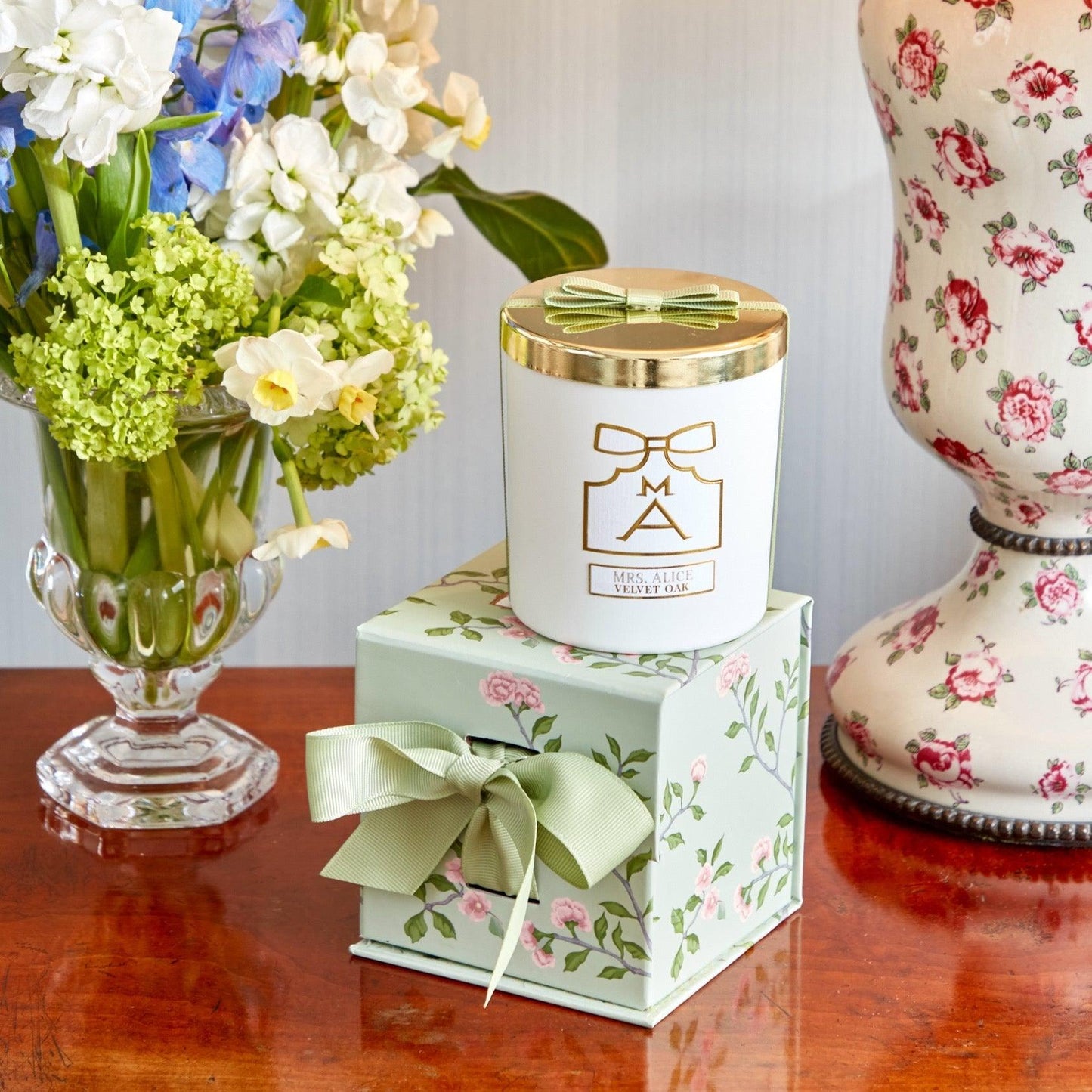 Velvet Oak Scented Candle