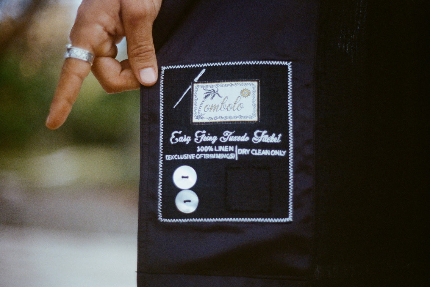 Easy-Going Tuxedo Jacket (Black Linen)