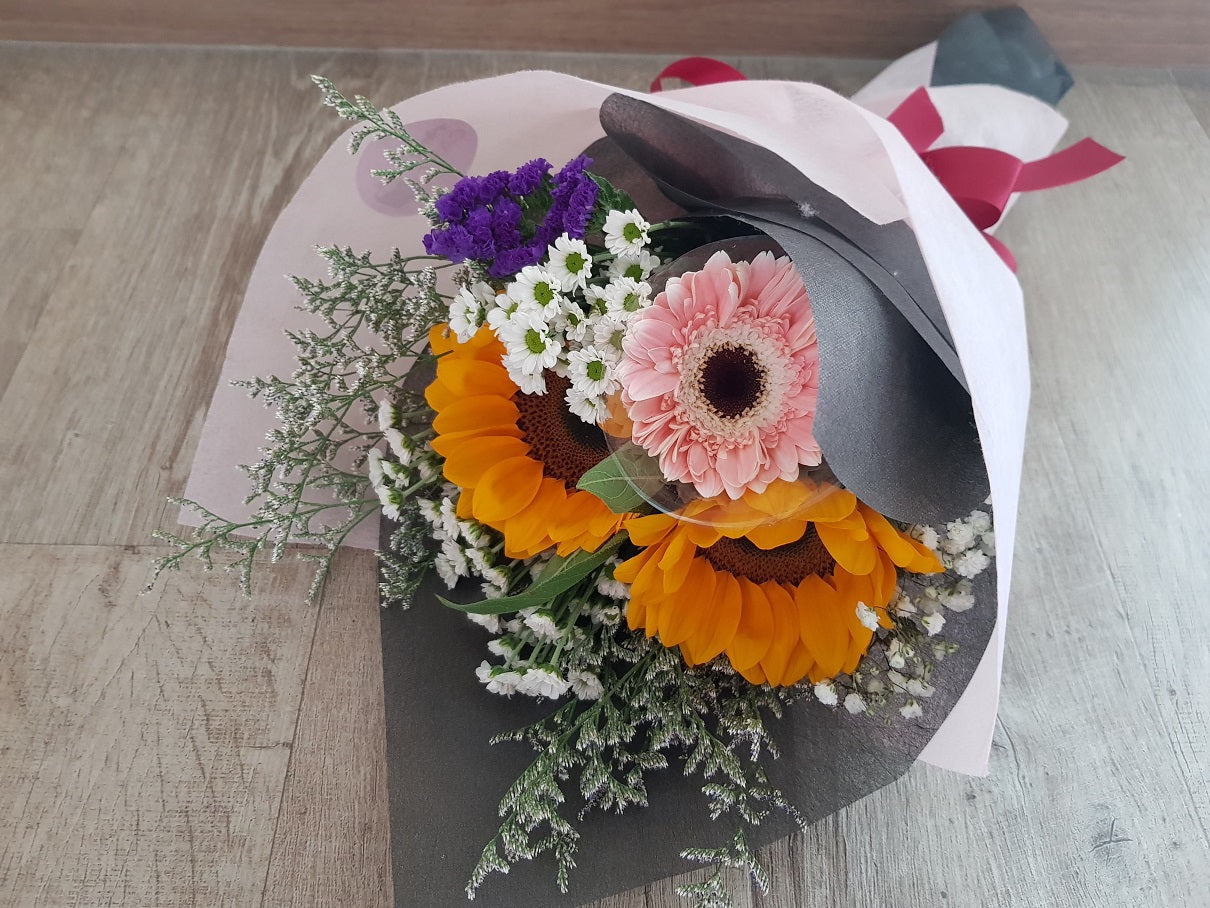 Ayna - 2 Sunflower, 1 Gerbera Bouquet Mix
