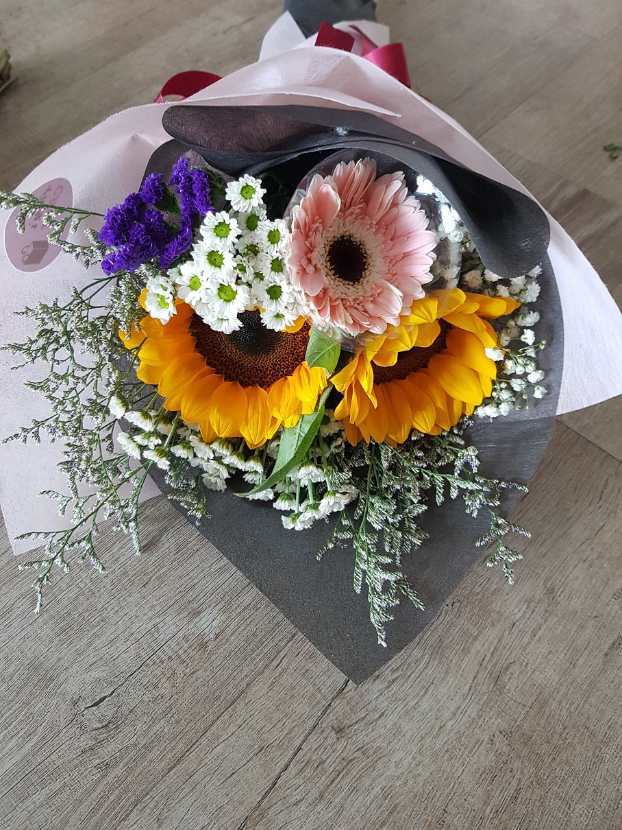Ayna - 2 Sunflower, 1 Gerbera Bouquet Mix