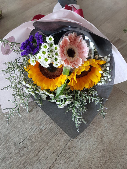 Ayna - 2 Sunflower, 1 Gerbera Bouquet Mix