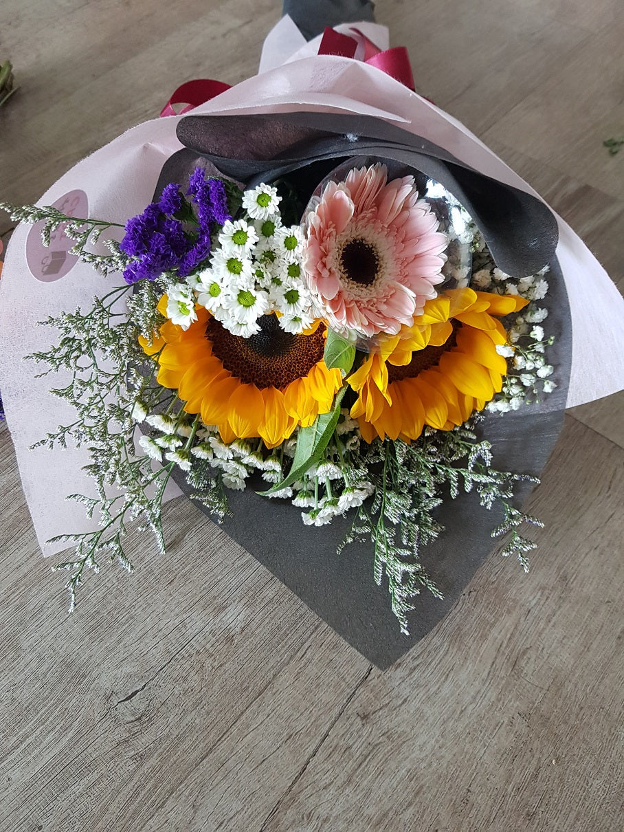 Ayna - 2 Sunflower, 1 Gerbera Bouquet Mix