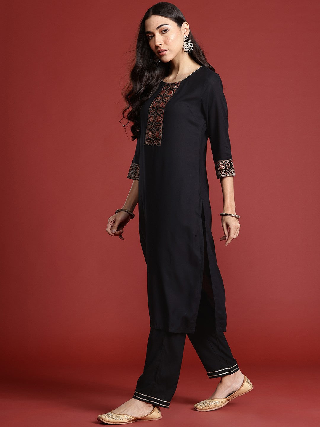 Black Ethnic Motifs Printed Straight Kurta with Trousers & Dupatta