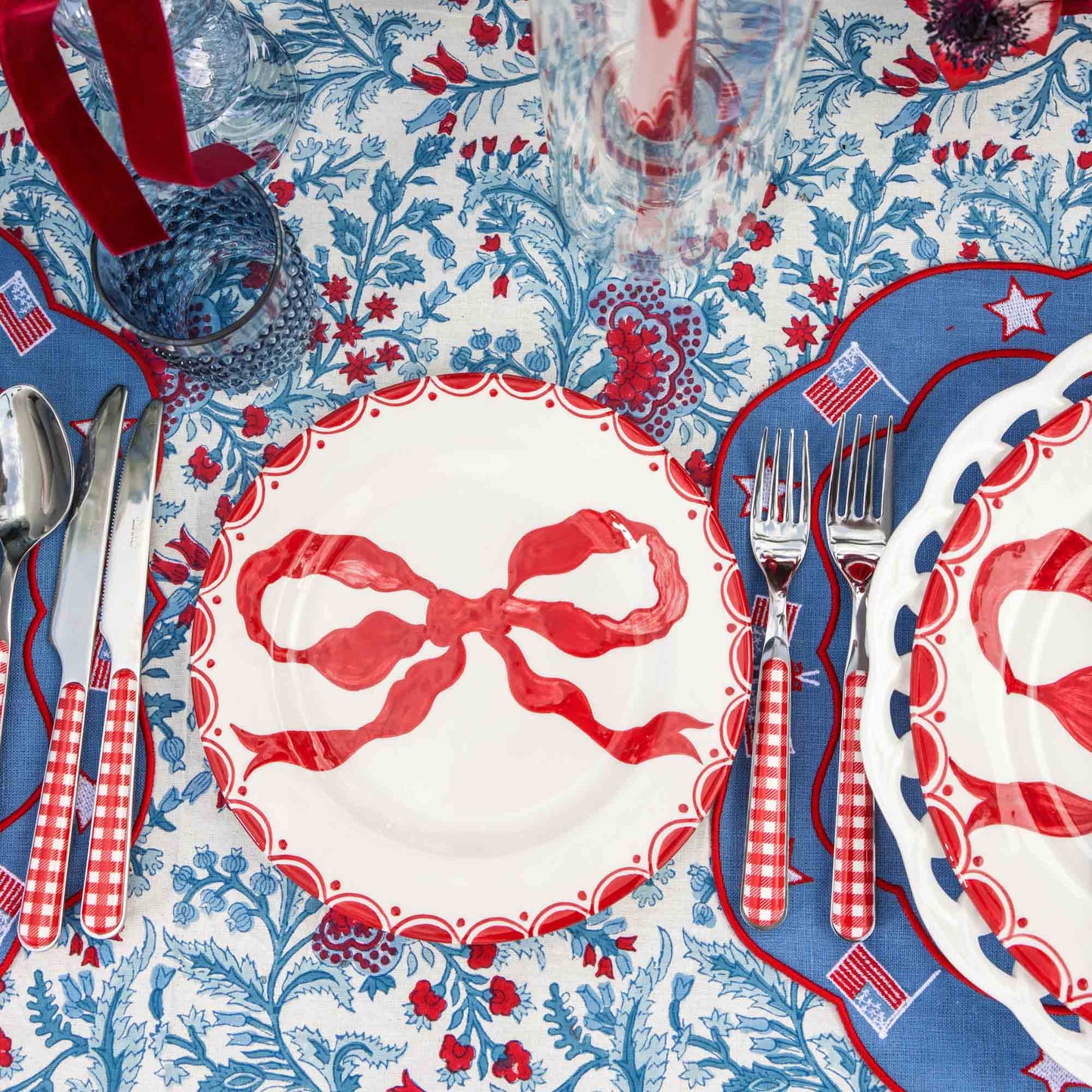 Marilyn Red Bow Starter Plates (Set of 4)