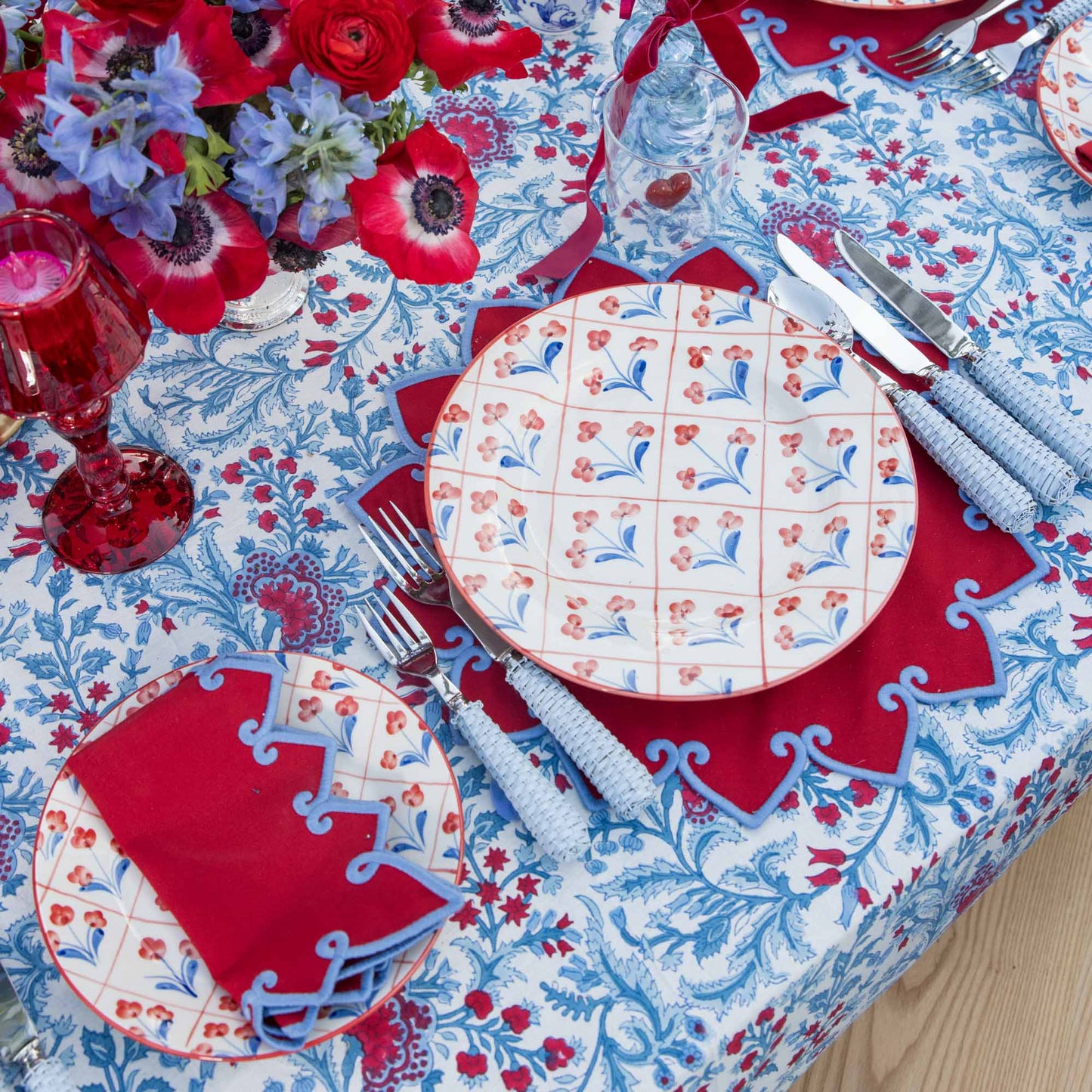 Blue & Red Floral Trellis Dinner & Starter Plates (Set of 8)