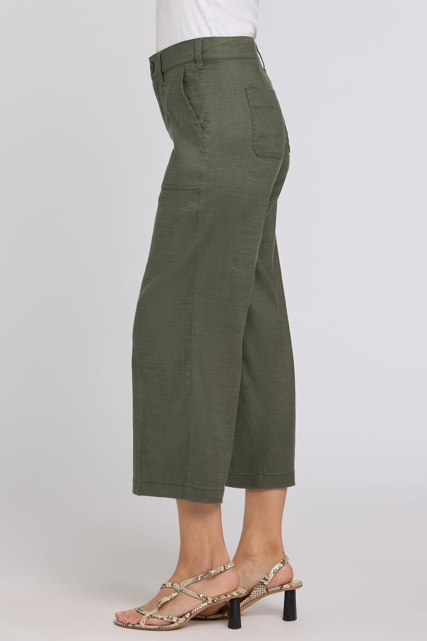 Wide Leg Cargo Capri Pants In Petite - Desert Green