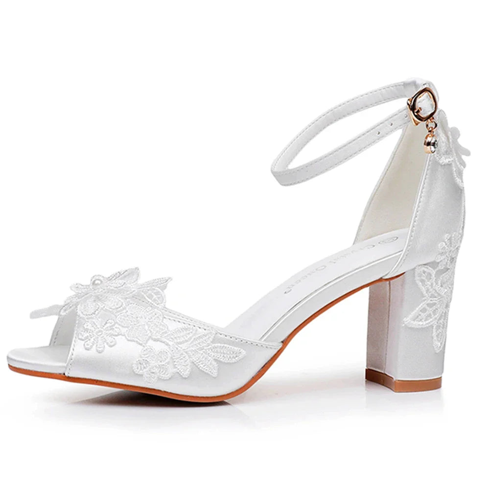 Crystal Queen Bride Sandals Solid Flower Chunky High Heel Ankle Buckle Pumps Elegant White Lace Women Wedding Shoes
