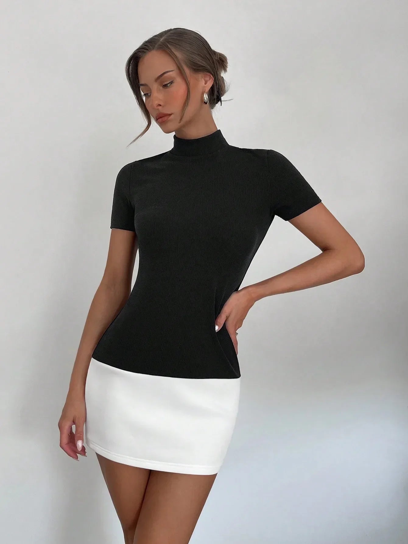 Spring and summer simple and generous half high neck short dress short sleeve color matching slim body all commute