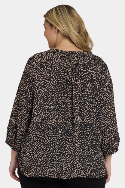 Pintuck Blouse In Plus Size - Camille le Vie