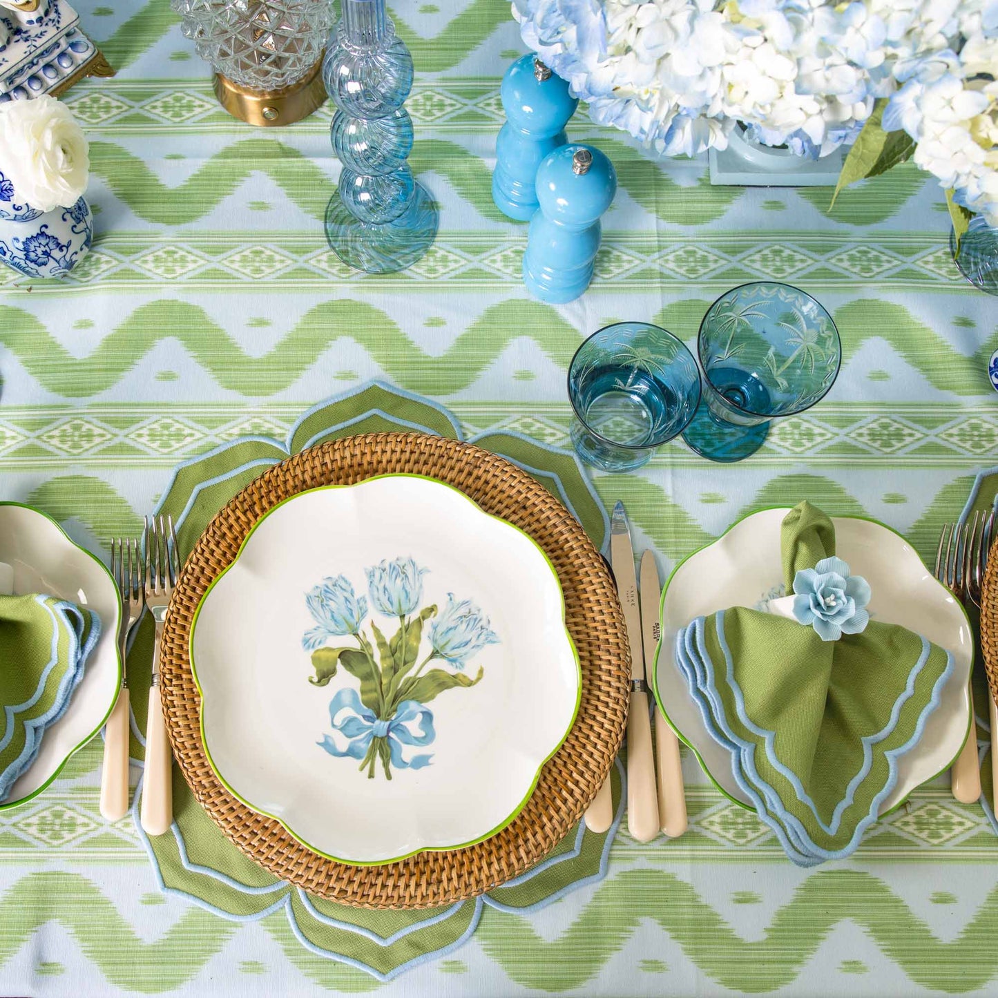Blue Tulip Starter Plates (Set of 4)