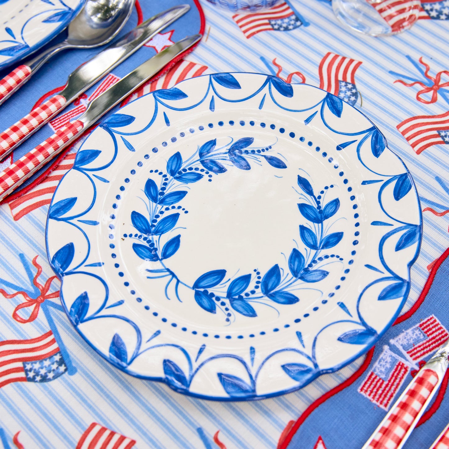 Elizabeth Blue Garland Dinner & Starter Plates (Set of 8)