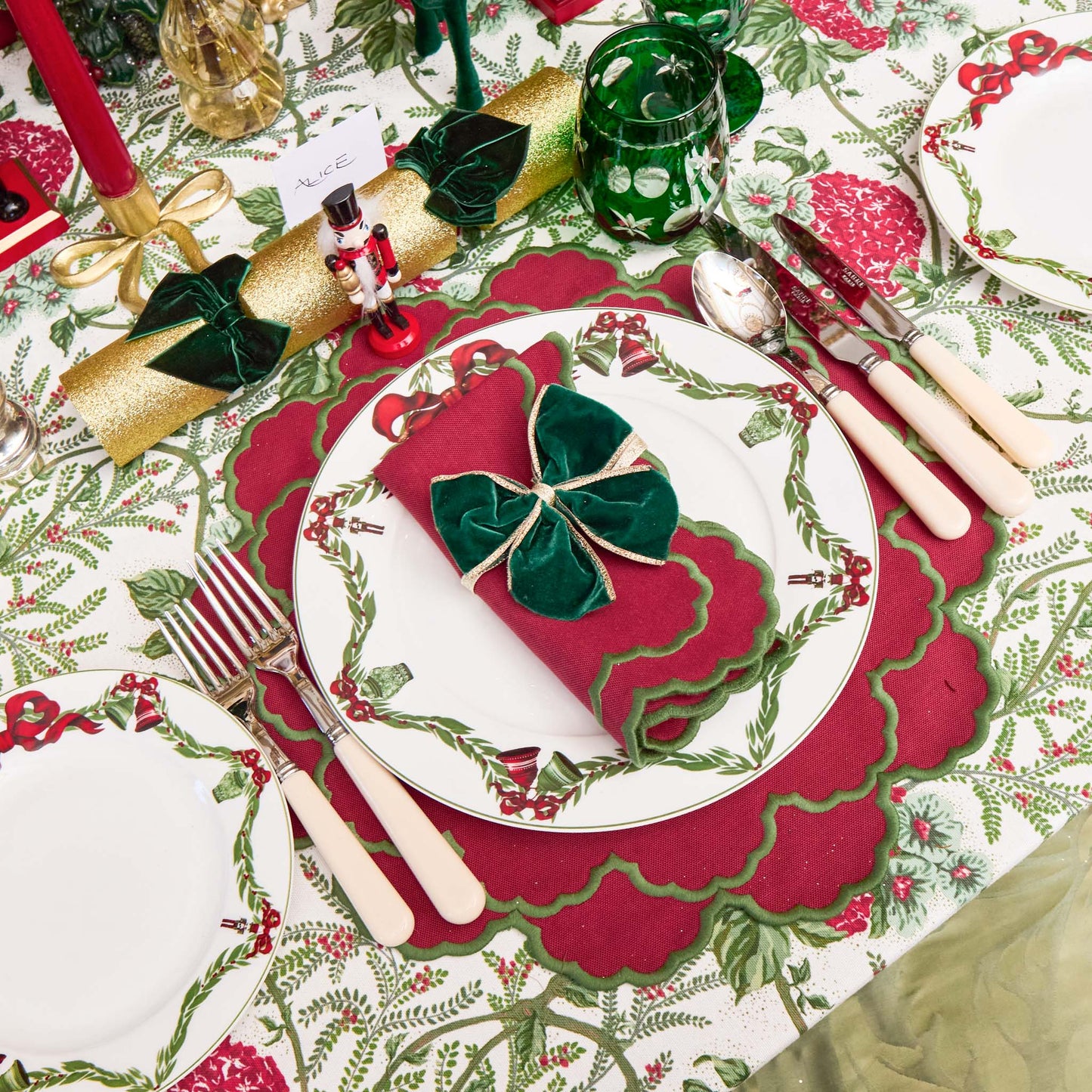 Dark Green Gold Trimmed Velvet Napkin Bows (Set of 4)