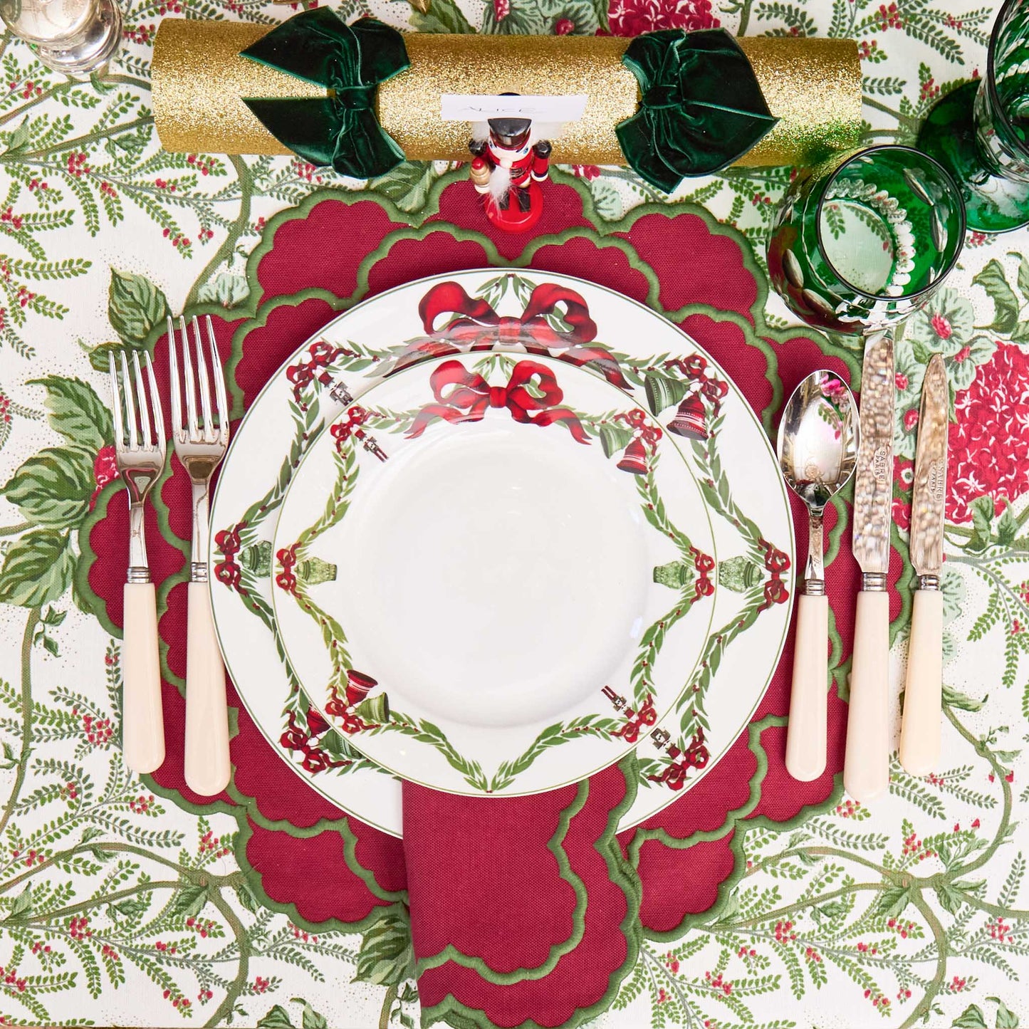 Christmas Garland Dinner & Starter Plates (Set of 8)