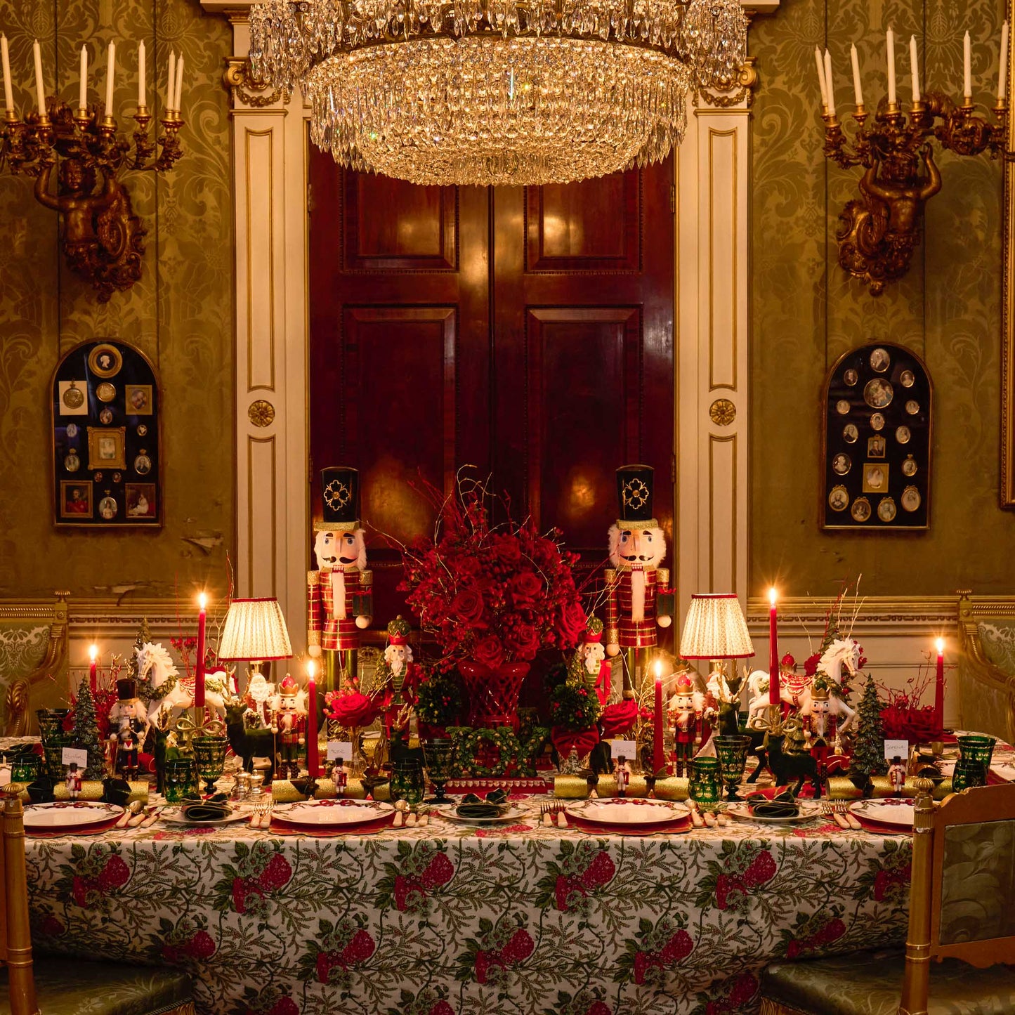 Christmas Garland Dinner & Starter Plates (Set of 8)