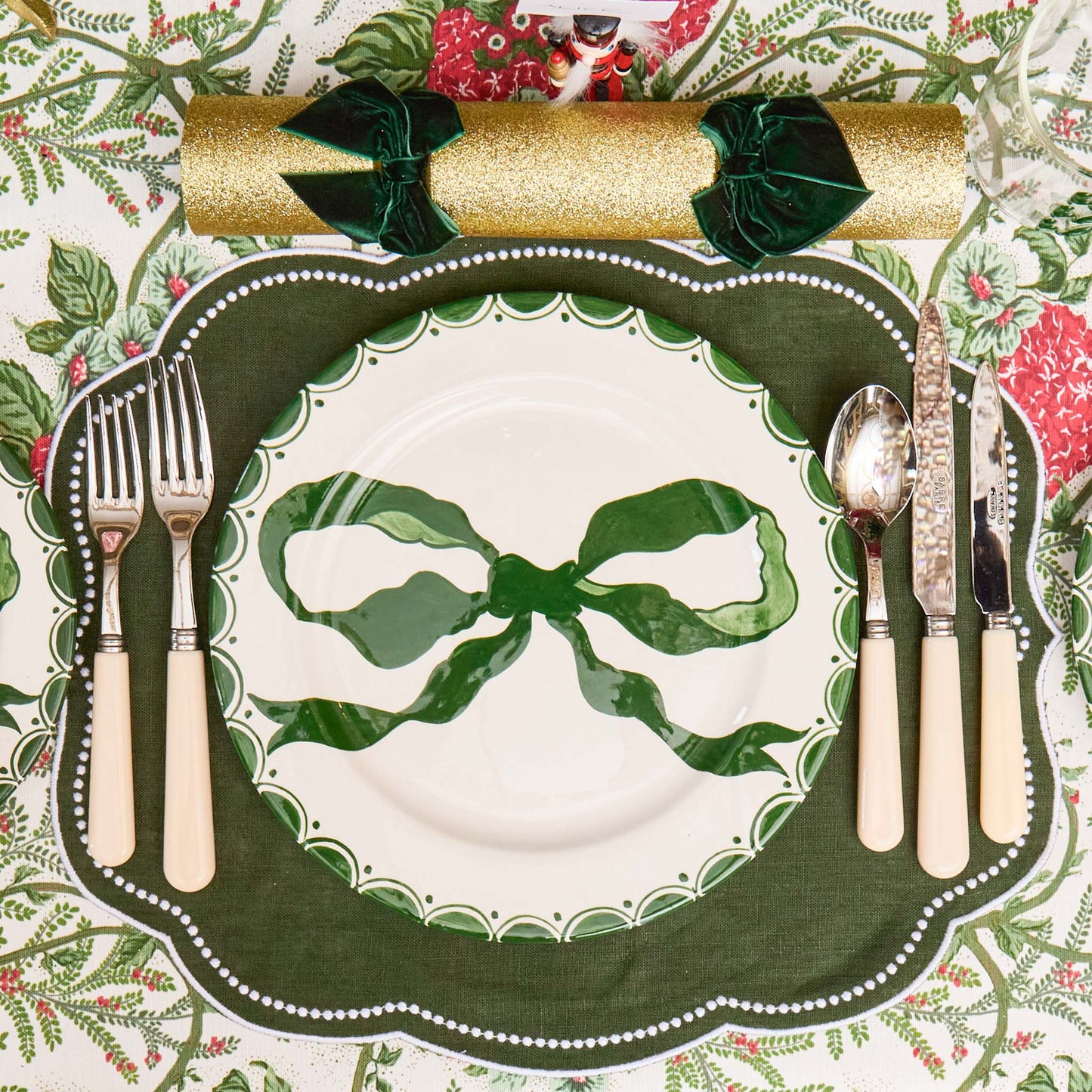Marilyn Forest Green Bow Dinner Plate