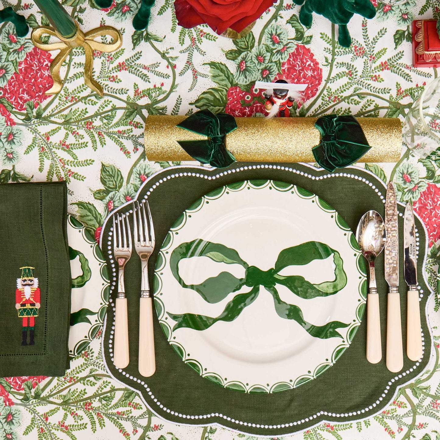 Marilyn Forest Green Bow Starter Plates (Set of 4)