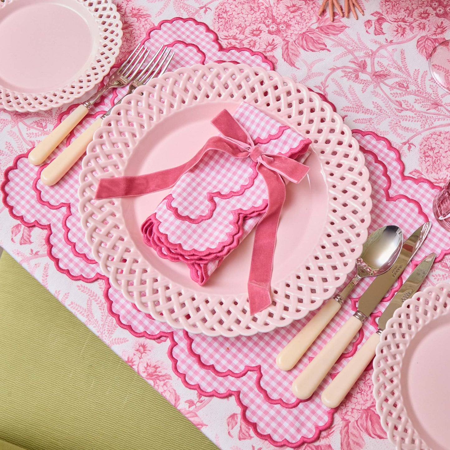 Dusty Pink Velvet Bows (Set of 4) - 20cm