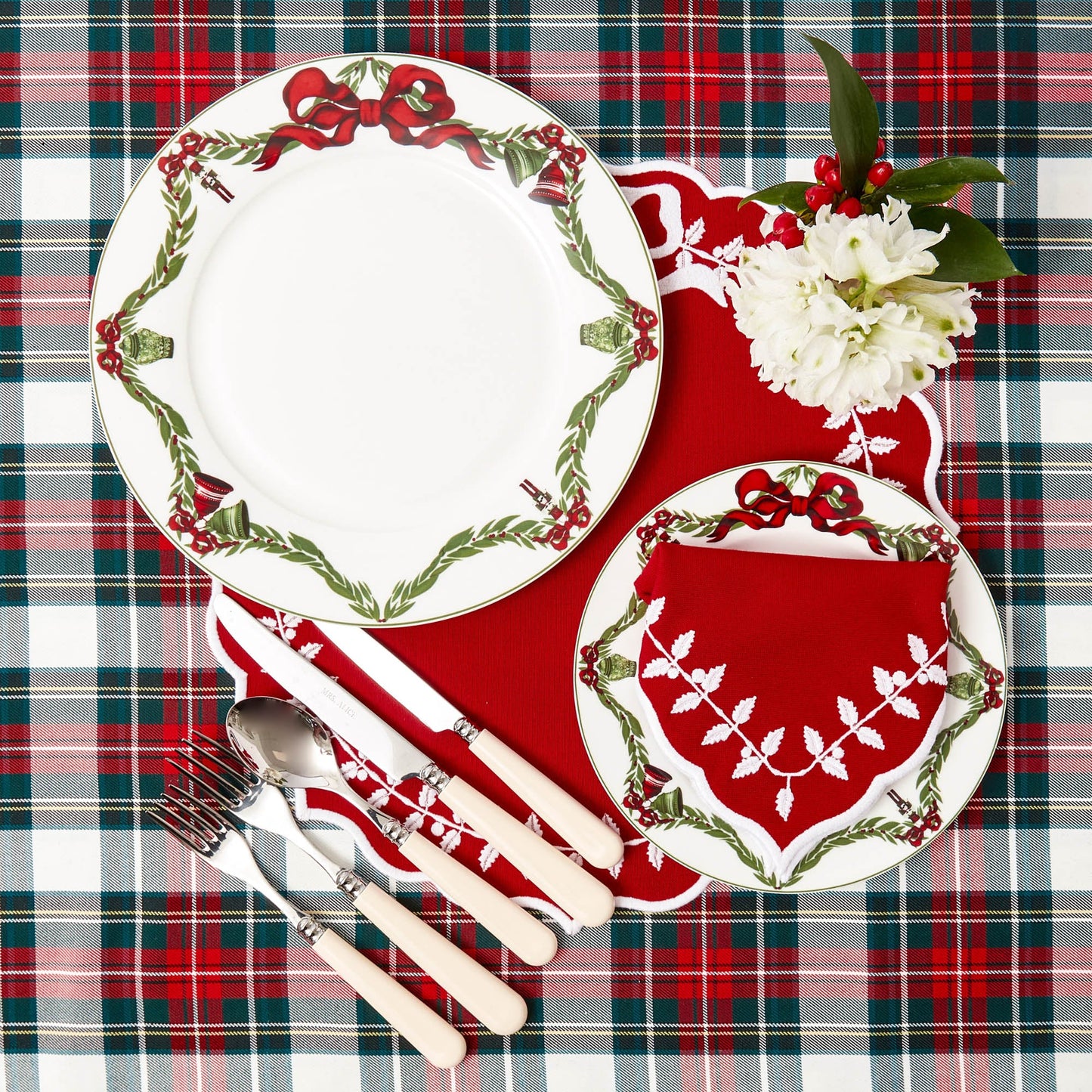 Christmas Garland Dinner & Starter Plates (Set of 8)