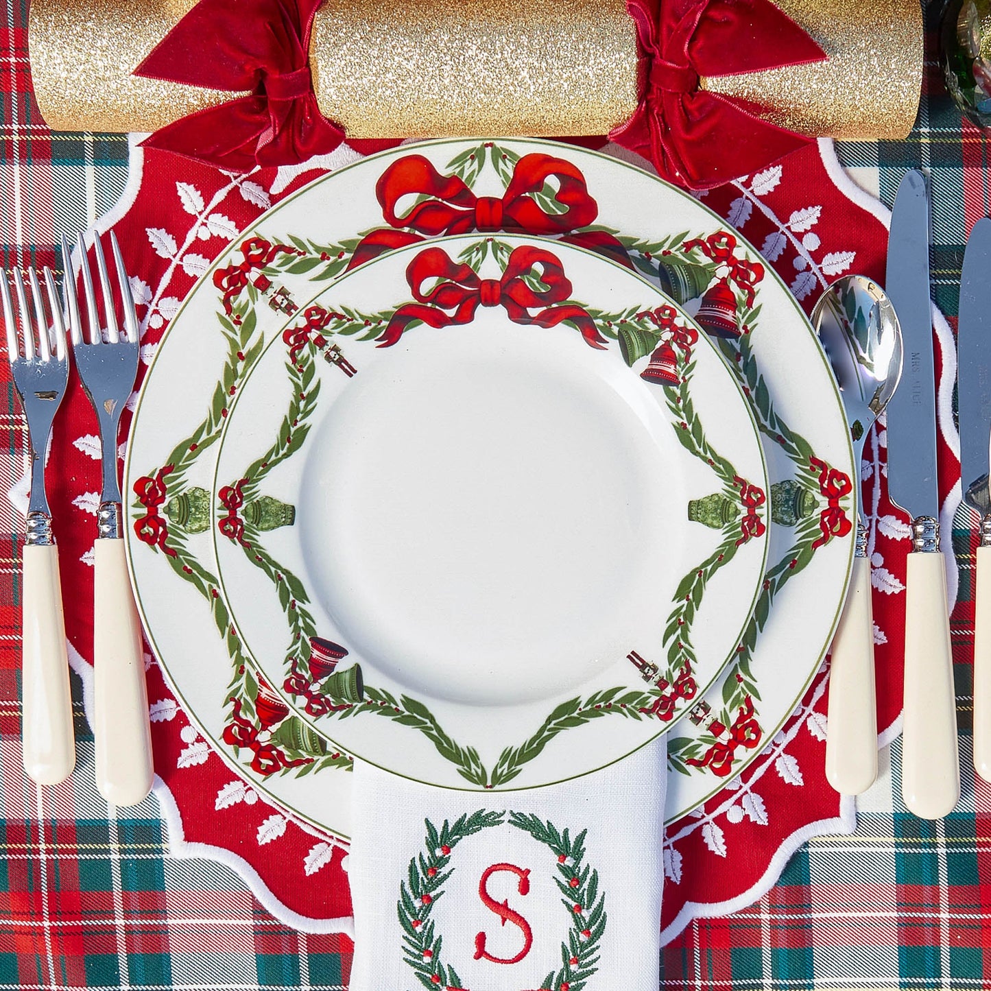 Christmas Garland Dinner & Starter Plates (Set of 8)