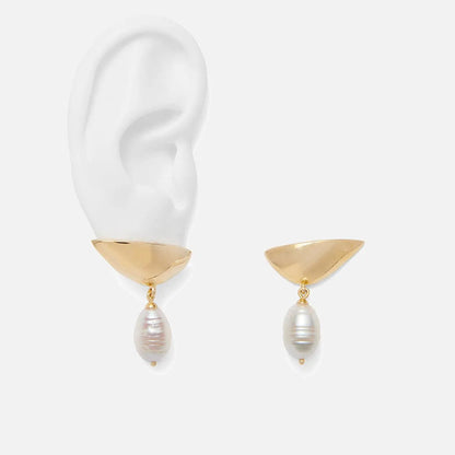 Pearl Lobe Earring in Gold