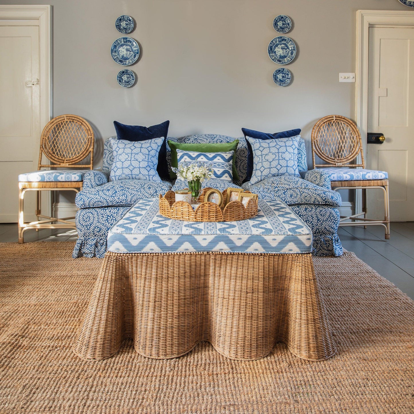 Round Rattan Scalloped Tray