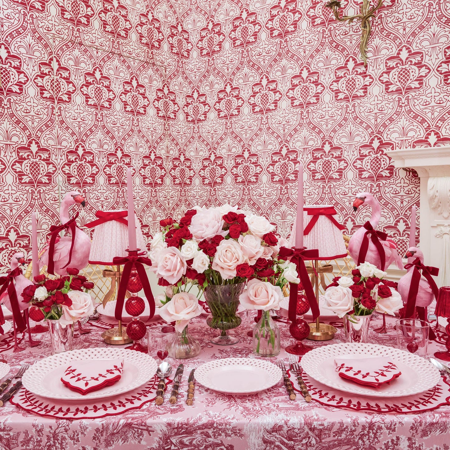 Pink & Red Bow Laurel Placemats & Napkins (Set of 4)