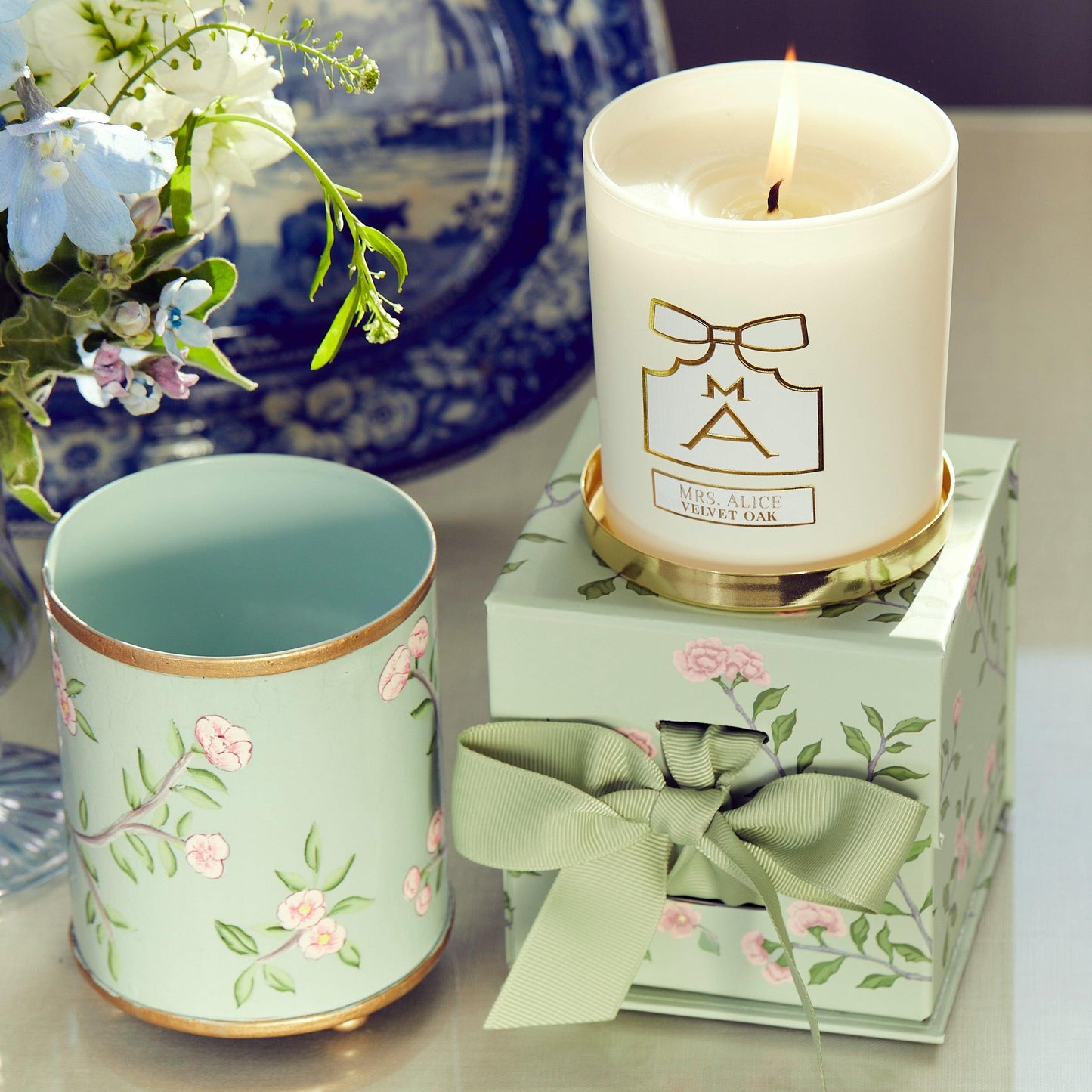 Velvet Oak Scented Candle