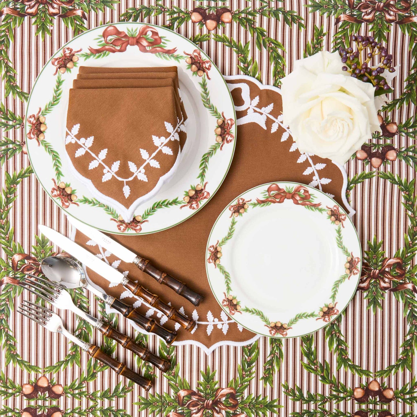 Acorn Garland Starter Plate