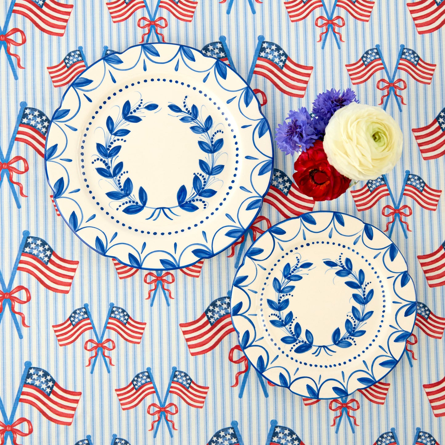 Elizabeth Blue Garland Dinner & Starter Plates (Set of 8)
