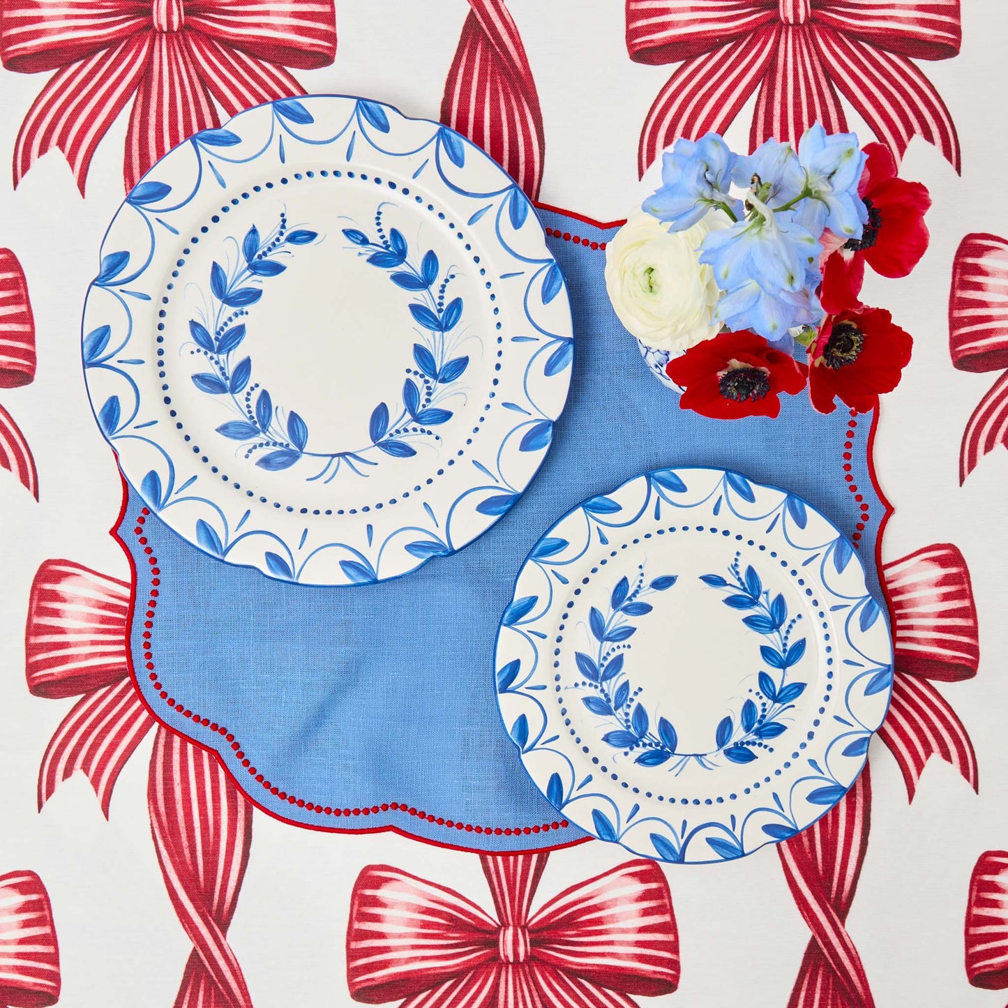 Elizabeth Blue Garland Dinner & Starter Plates (Set of 8)